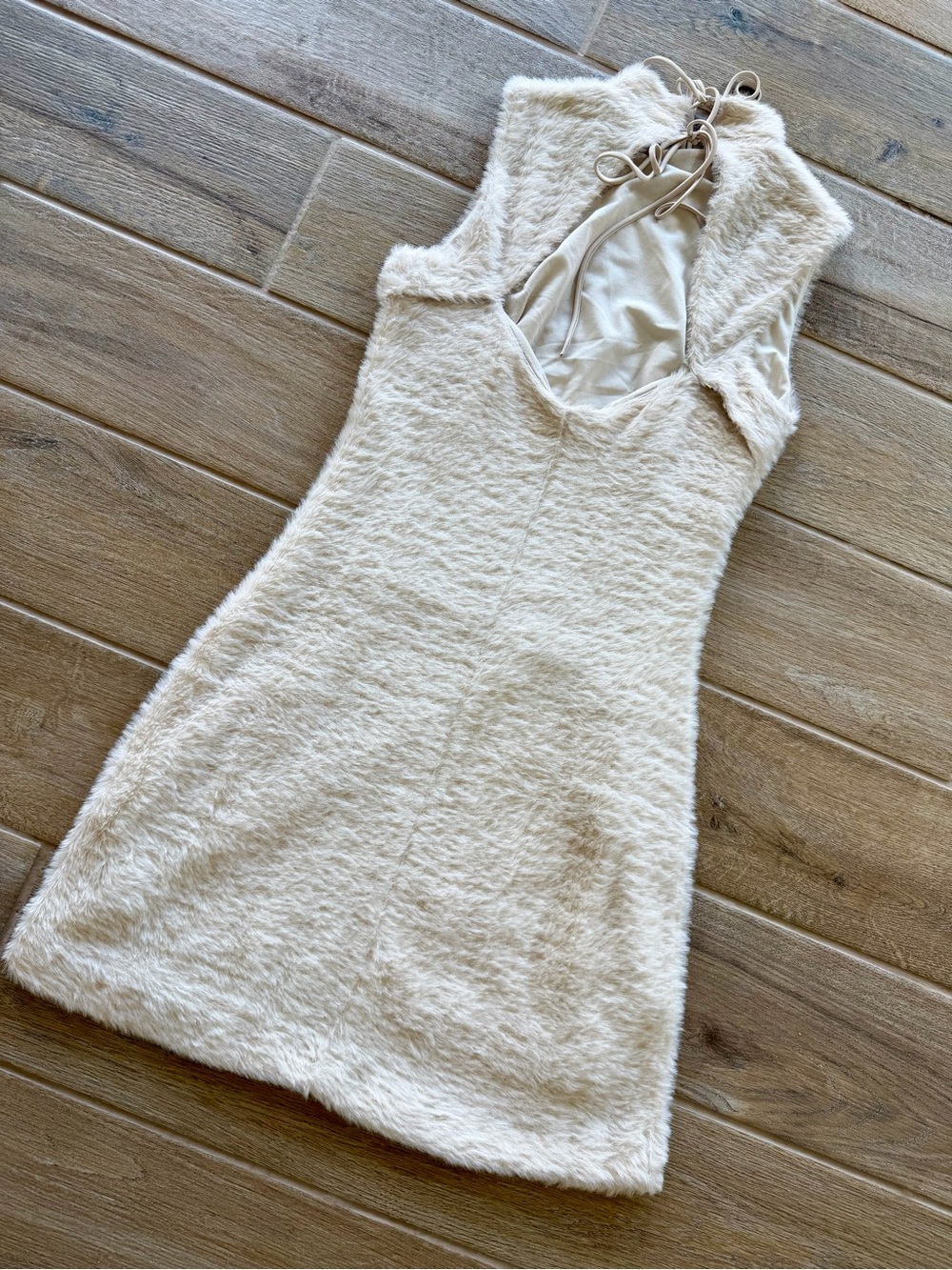 NWOT Express Cream Sleeveless Faux-Fur Bodycon Dress Size Small - Picture 2 of 4